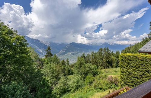 Saint-Pierre-de-Clages Ski Chalet | Chalet La Vue - hammam, pet friendly, amazing view