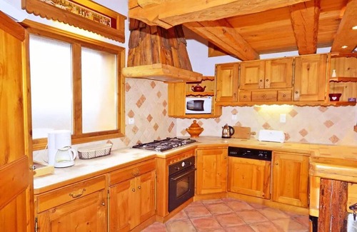 Champagny-en-Vanoise Ski Chalet | Chalet Le Haut - 11 Room Chalet 22 People