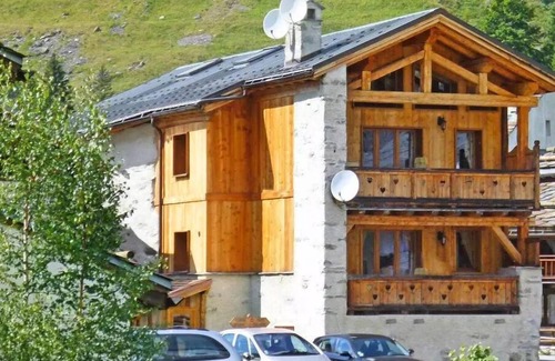 Champagny-en-Vanoise Ski Chalet | Chalet Le Haut - 11 Room Chalet 22 People