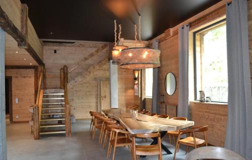 Mont-de-Lans Ski Chalet | Chalet Le Petit Bes by Leavetown Vacations