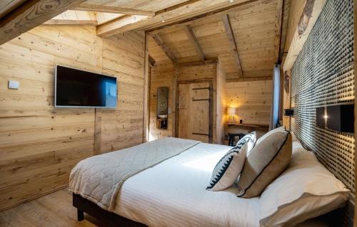 Mont-de-Lans Ski Chalet | Chalet Le Petit Bes by Leavetown Vacations