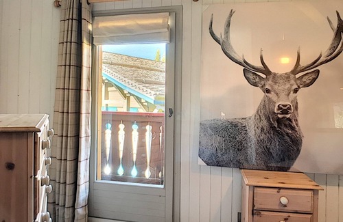 Les Gets Ski Chalet | Chalet Le Renard Du Lac- close to the Chavanne piste and lake