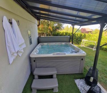 Gerbepal Ski Chalet | Chalet les Jales, Jacuzzi
