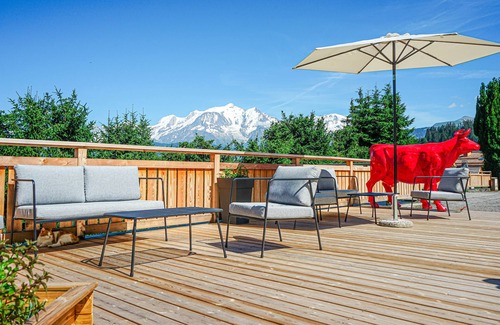 Cordon Ski Chalet | Chalet Les Rhodos - sleeps 60 - Facing Mont Blanc in Cordon