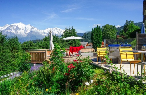 Cordon Ski Chalet | Chalet Les Rhodos - sleeps 60 - Facing Mont Blanc in Cordon