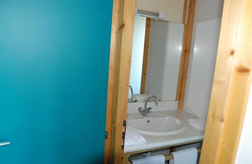 Blavignac Ski Chalet | Chalet "Lilas Pour 12 Prix Semaine" with Mountain View, Shared Pool & Wi-Fi
