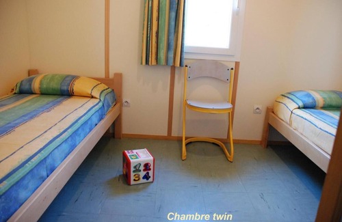 Blavignac Ski Chalet | Chalet 'Lilas Pour' with Mountain View, Shared Pool and Wi-Fi