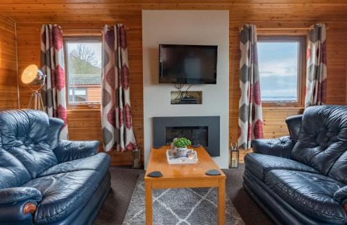 Kinross Ski Chalet | Chalet Loch Leven Lodge 12 by Interhome