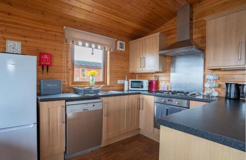 Kinross Ski Chalet | Chalet Loch Leven Lodge 12 by Interhome
