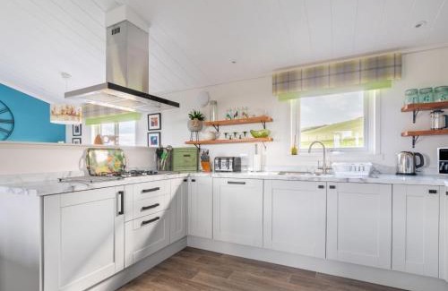 Kinross Ski Chalet | Chalet Loch Leven Lodge 16 Robin's Nest by Interhome
