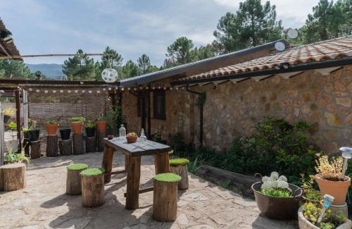 Riopar Ski Chalet | Chalet lujo en finca Zafiro lagunazo Riopar 5 o 3 dormitorios y 3 Baños Parque Natural del Rio Mundo