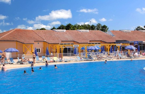 Soustons Cottage | Chalet (max 7 pers) in vacation residence with swimming pool, near lake and ocean