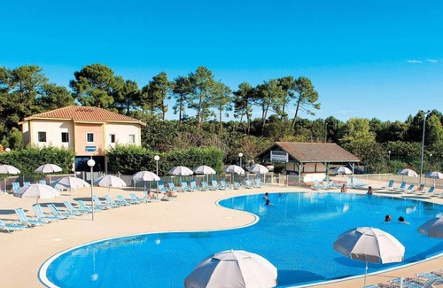 Soustons Cottage | Chalet (max 7 pers) in vacation residence with swimming pool, near lake and ocean