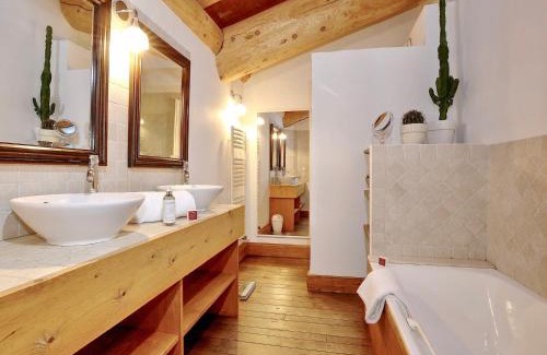 Le Praz Ski Chalet | Chalet mitoyen à Courchevel avec cheminée, parking et WIFI - FR-1-575-119