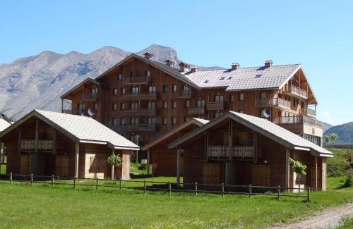 Saint-Etienne-en-Devoluy Ski Chalet | Chalet Mitoyen 3 Pièces 6 Pers. - Résidence Le Hameau du Puy - Piscine Chauffée, Proche Pistes - FR-1-504-642