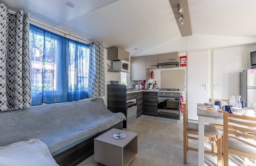 Gastes RV Rental | Chalet 'Mobilehome Véronique ' with Private Terrace, Wi-Fi and Air Conditioning