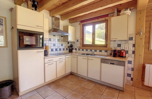Le Biot Ski Chalet | Chalet MON FRERE - 4 BEDROOMS - WIFI - 10 PEOPLE - GARDEN -LE BIOT
