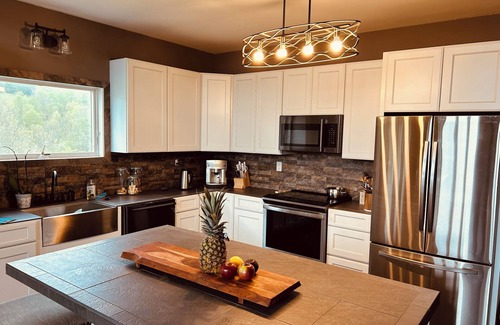 Ellicottville Ski Chalet | Chalet MoNARCH NewLuxury 3bd 3 bath