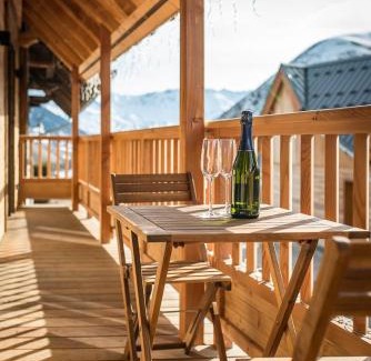 Saint-Sorlin-d'Arves Ski Chalet | Chalet montagnard rénové avec jacuzzi 4*- 15 Personnes