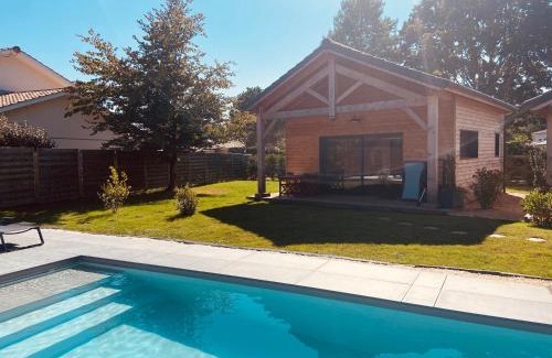 Saint-Aubin-de-Medoc Ski Chalet | CHALET MONTANA - AU COTTAGE DU MEDOC - Proche de BORDEAUX