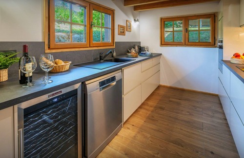 Manigod Ski Chalet | Chalet Morclan - family retreat for 8, jacuzzi & great views - OVO Network
