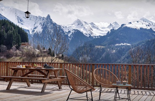 Manigod Ski Chalet | Chalet Morclan - family retreat for 8, jacuzzi & great views - OVO Network