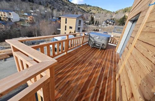 Egat Ski Chalet | Chalet NEUF Jacuzzi Terrasse Salle jeux proche Font Romeu