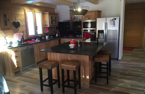 La Joue du Loup Ski Chalet | chalet of 12 beds spa and sauna located 200 meters from the slopes