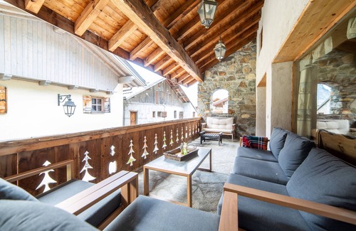 Champagny-en-Vanoise Ski Chalet | Chalet of 3766ft², Vanoise National Park, Jacuzzi, Sauna, WIFI, Bar, Pool Table