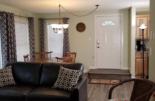 Seward Condo | Chalet of Seward AK suites A : mountain view (950 SF)