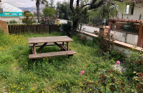 Buyukcekmece District Ski Chalet | Chalet on the beach with a private garden