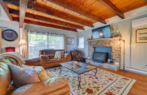 Lake Ariel House | Chalet on the Green Cozy Lake Ariel Retreat!