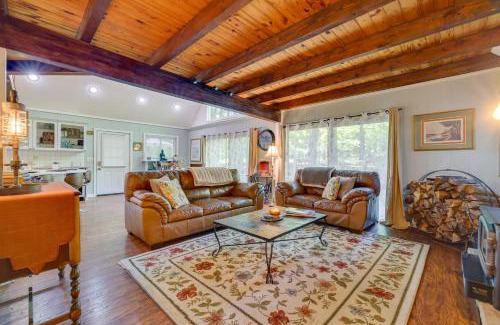 Lake Ariel House | Chalet on the Green Cozy Lake Ariel Retreat!