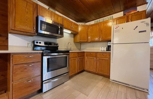 Stevensville House | Chalet on the Lake 81 w/Beach Access, Pools, Sport Courts, Fishing Pond & more!