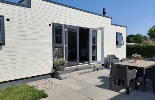 Oostkapelle Ski Chalet | Chalet op een Familie Camping