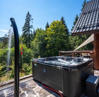 Horna Lehota Ski Chalet | Chalet Piros Tale - Sauna - Jacuzzi - Beautiful scenery - Kids playground - In the forest
