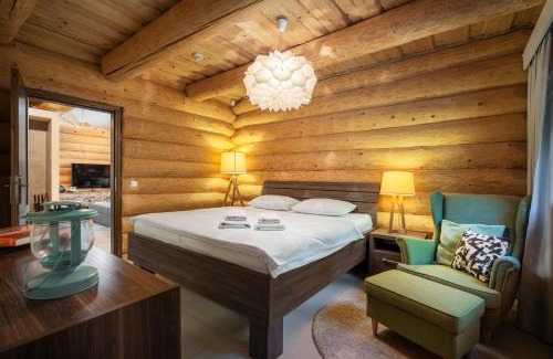 Horna Lehota Ski Chalet | Chalet Piros Tale - Sauna - Jacuzzi - Beautiful scenery - Kids playground - In the forest