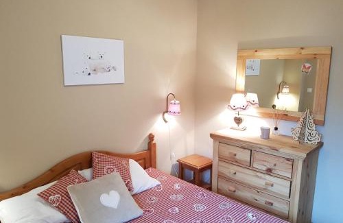 La Joue du Loup Ski Chalet | Chalet rénové 6 pers avec WIFI et parking gratuit à La Joue du Loup - FR-1-504-128