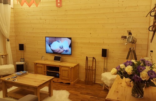 Saint-Etienne-de-Tinee Apartment | Chalet-style apartment in a village, 300m from the cable car