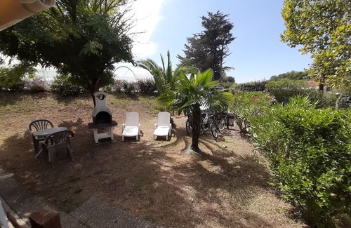 Saint-Pierre-d'Oleron Ski Chalet | CHALET SAINT PIERRE D'OLERON IN PRIVATE RESIDENCE 4/6 PEOPLE WITH SWIMMING POOL