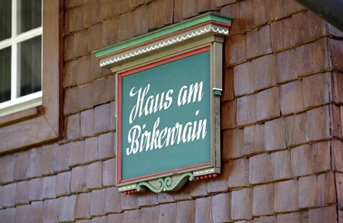 Hinterzarten Ski Chalet | Chalet 'Schwarzwald- Am Birkenhain' with Wi-Fi