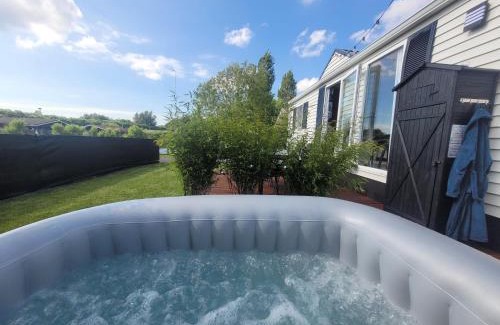 Jabbeke Ski Chalet | Chalet Sea-renity Lakeside met jacuzzi