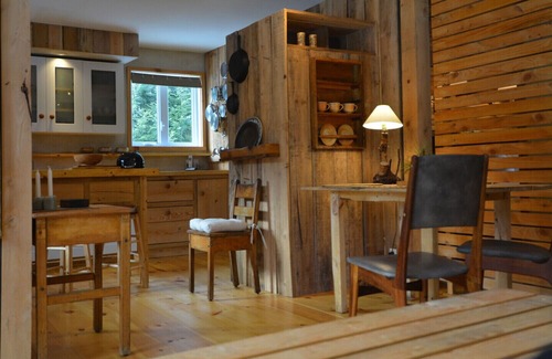 Sutton Ski Chalet | Chalet Sean zen, peaceful, on mountain brook,