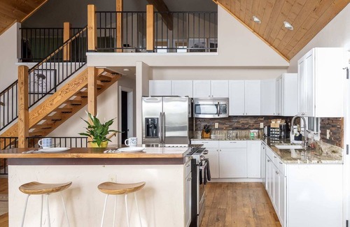 Tabernash House | Chalet Ski Retreat w/Scenic Views/Hot Tub/Arcade!