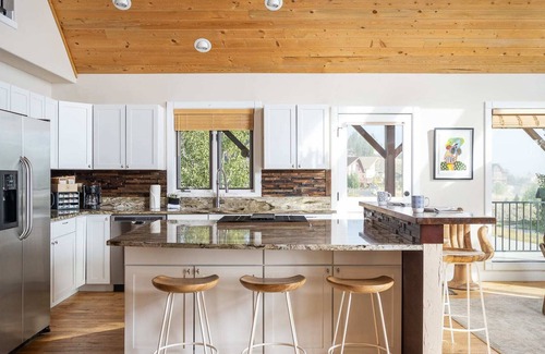 Tabernash House | Chalet Ski Retreat w/Scenic Views/Hot Tub/Arcade!