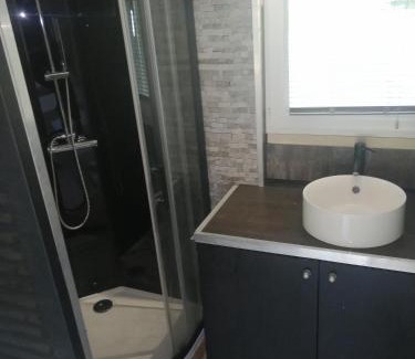 La Roque-d'Antheron Bed & Breakfast | chalet sous le chant du chêne