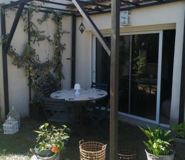 La Roque-d'Antheron Bed & Breakfast | chalet sous le chant du chêne