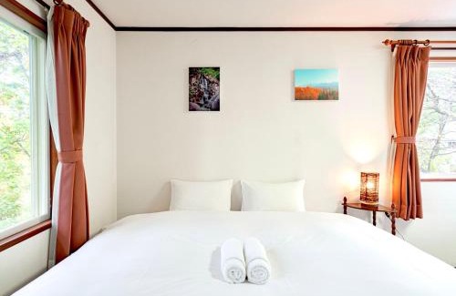 Hokujo Ski Chalet | Chalet Strickland