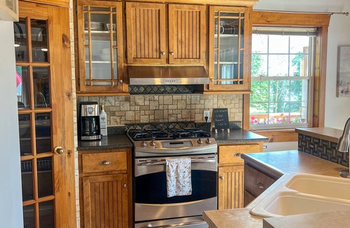 Bayview House | Chalet style by the Sea 7 mins to National Park Beaches