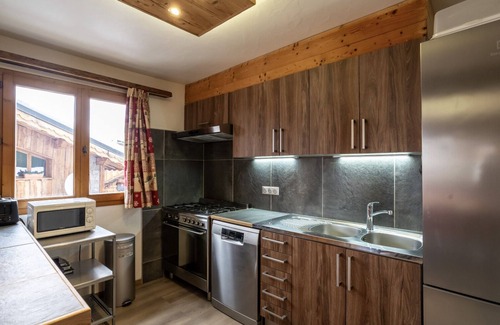 Montchavin Ski Chalet | Chalet Versoye self-catered chalet, ensuite beds, spa, boot warmer. Sleeps 12